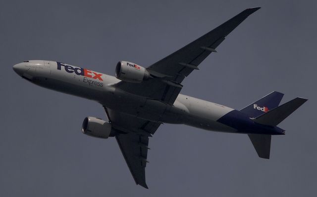 BOEING 777-200LR (N882FD)