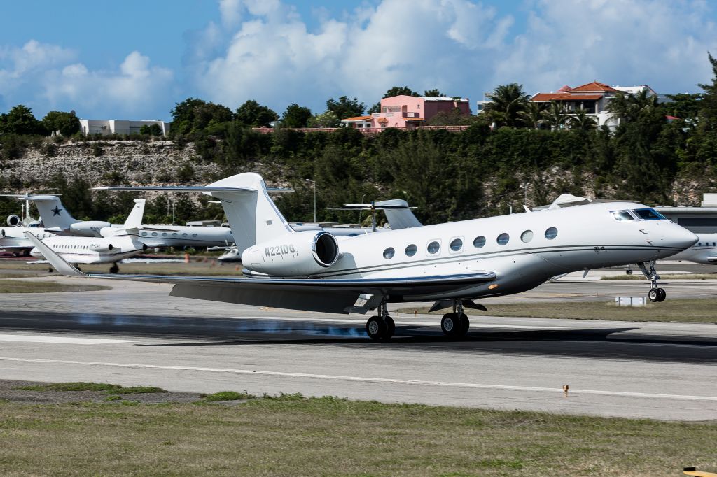 Gulfstream Aerospace Gulfstream G650 (N221DG)