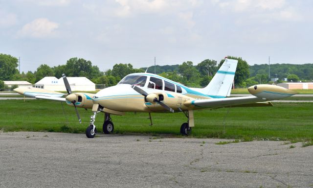 Cessna 310 (N8927Z) - Cessna 310G N8927Z in Ann Arbor 