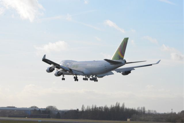 Boeing 747-400 (TC-MCT)