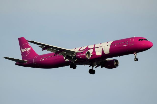 Airbus A321 (TF-SON) - "WOW" This is an amazing shot!