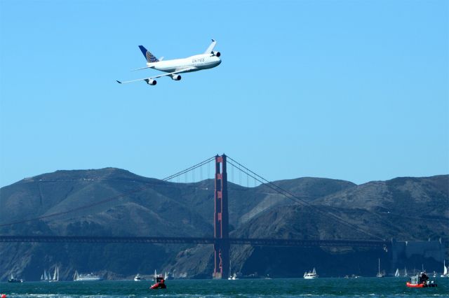 Boeing 747-200 (N180UA) - San Francisco Fleet Week 747 inbound from GG Bridge.