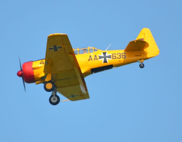 North American T-6 Texan (N636MG) - Final approach to runway 36 at Airventure 2018.