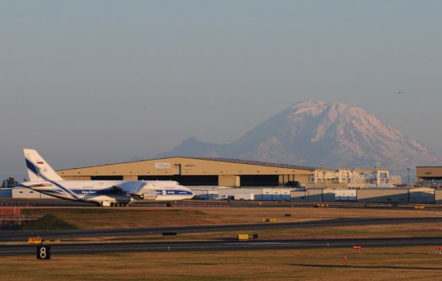 Antonov An-124 Ruslan (RA-82043) - Volga-Dnepr AN124 RA-82043 and Mt Rainier