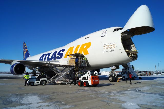 Boeing 747-400 (N476MC)