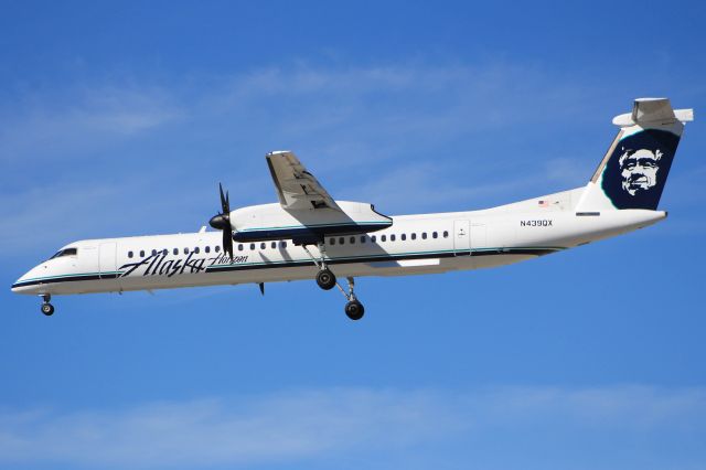 de Havilland Dash 8-400 (N439QX)