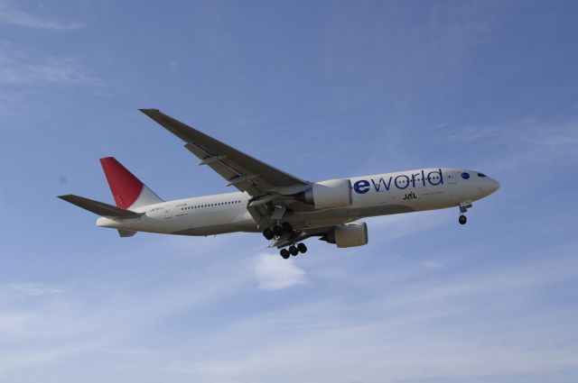 Boeing 777-200 (JA707J) - Final Approach to Narita Intl Airport R/W34R on 2011/1/2 One World c/s