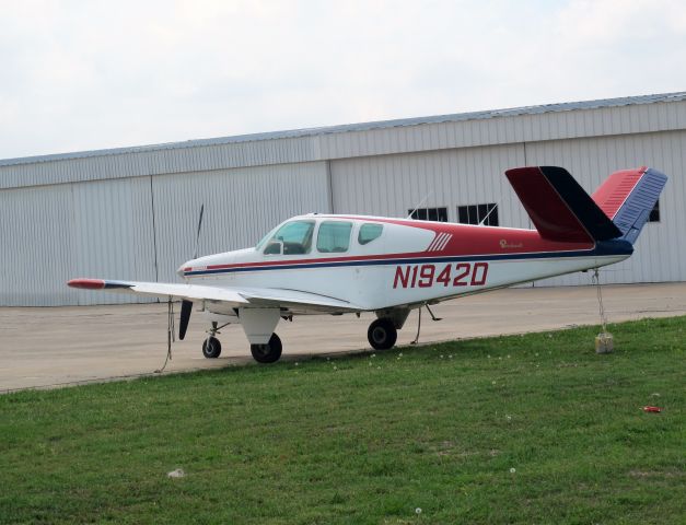 Beechcraft Bonanza (36) (N1942D)