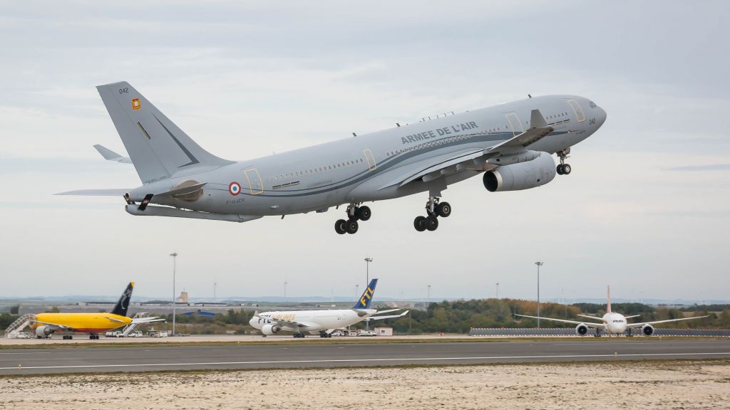 Airbus A330-200 (FJCH)