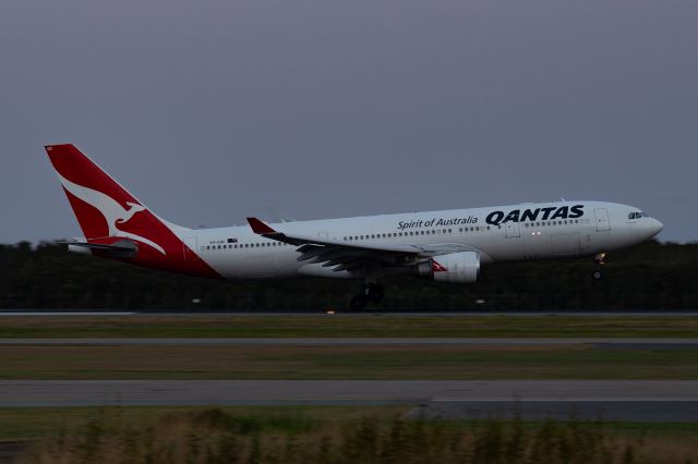 Airbus A330-200 (VH-EBC)