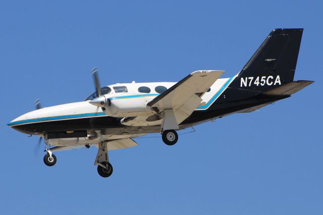 Cessna 421 (N745CA)