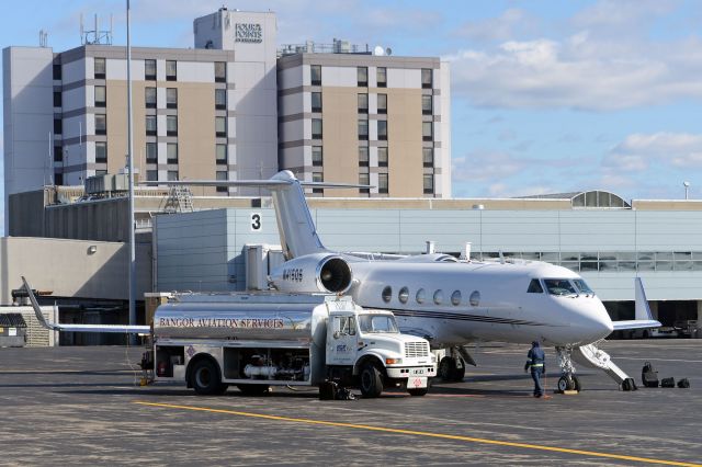 Gulfstream Aerospace Gulfstream IV (N416QS) - Just arrived at Bangor inbound from EGHI - G4 on ramp