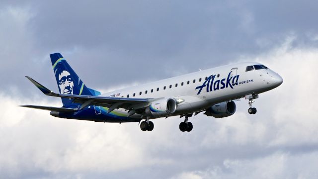 Embraer 175 (N647QX) - QXE2677 from KSAN to KPAE on final to Rwy 16R on 3.23.20. (ERJ-175LR / cn #17000773).