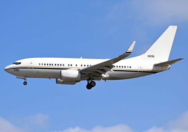 Boeing 737-700 (16-6636)