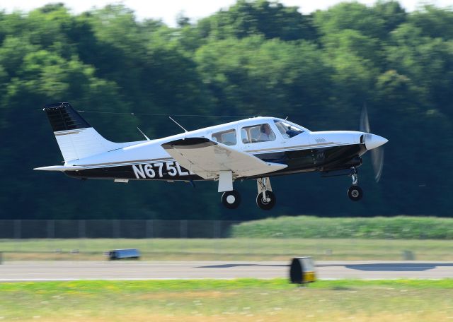 Piper Arrow 4 (N675LB) - Departing Runway 08 at Butler County.