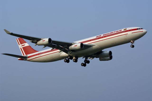 Airbus A340-300 (3B-NAV)