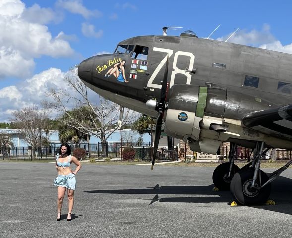 Douglas DC-3 (N3239T)