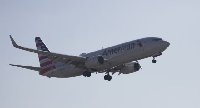 Boeing 737-800 (N992NN)