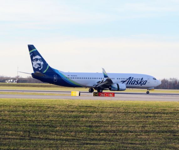 Boeing 737-800 (N528AS)