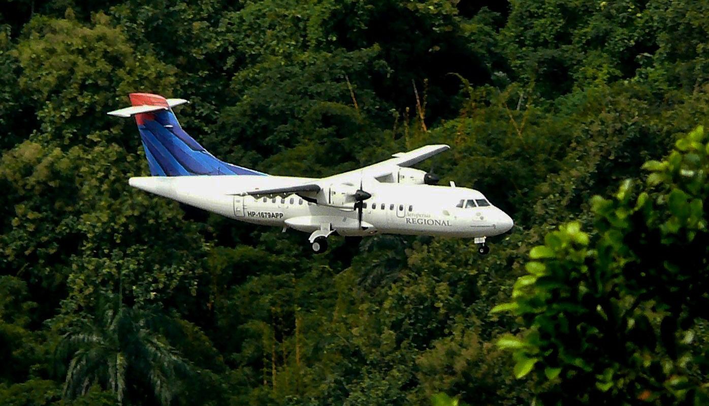 HP-1679APP — - Aero Perlas ATR 42-300 on short final for Rwy 01.