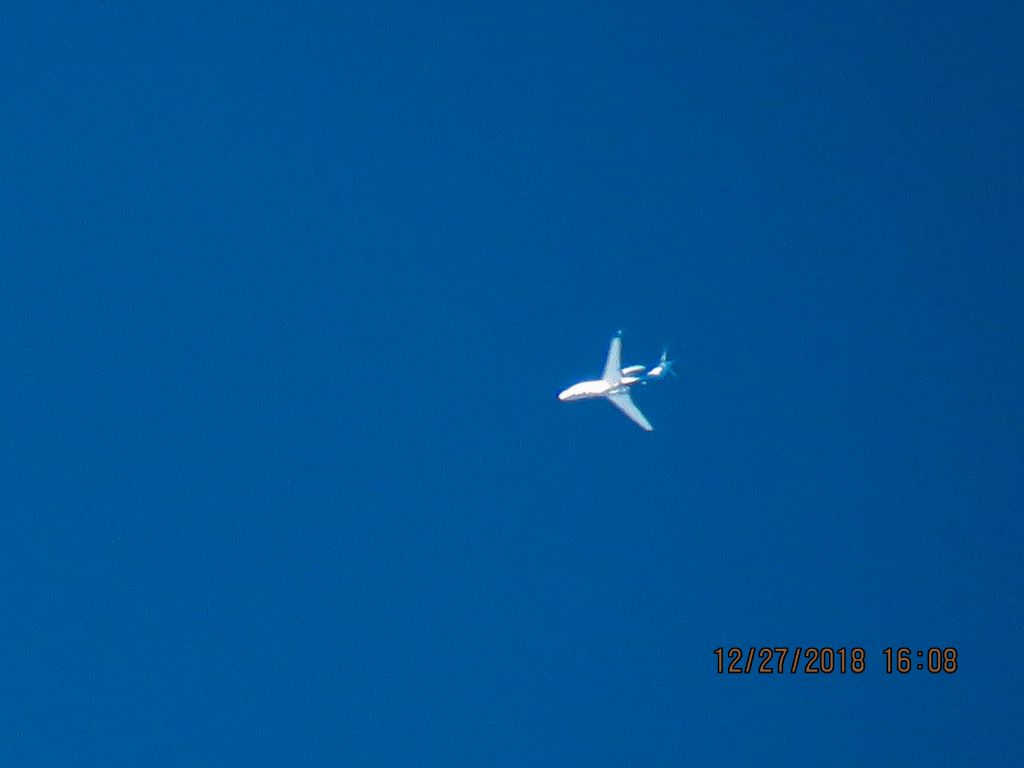 Embraer Phenom 300 (N715DE)