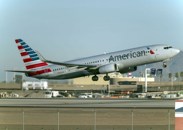 Boeing 737-800 (N966AN)