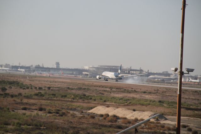 Boeing 787-8 (N966AM) - FINAL APPROACH 27 MMTJ