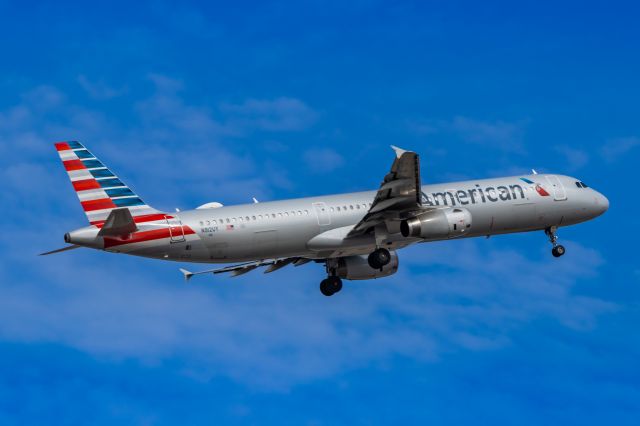 Airbus A321 (N912UY) - An American Airlines A321 taking off from PHX on 2/3/23. Taken with a Canon R7 and Tamron 70-200 G2 lens.
