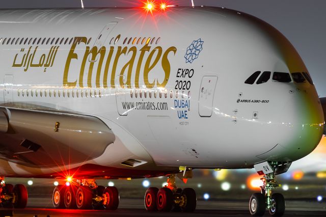 Airbus A380-800 (A6-EOV)