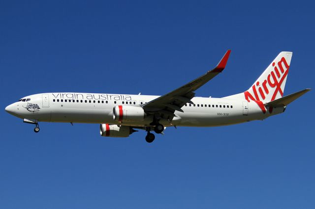 Boeing 737-800 (VH-YIY)