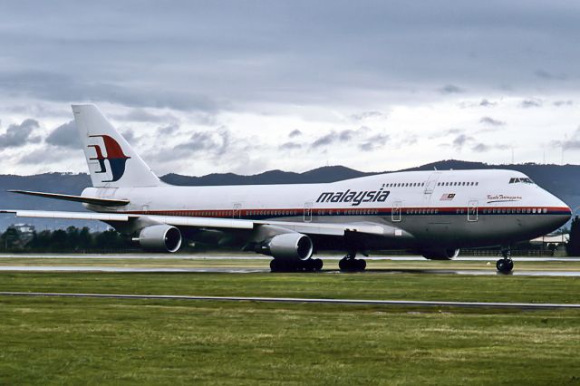 9M-MPG — - MALAYSIA AIRLINES - BOEING 747-4H6 - REG : 9M-MPG (CN 25703/1025) - ADELAIDE INTERNATIONAL AIRP[ORT SA. AUSTRALIA - YPAD (16/7/1995)