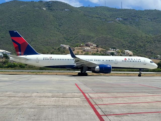 Boeing 757-200 (N6709)