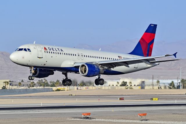 Airbus A320 (N328NW) - N328NW Delta Air Lines 1992 Airbus A320-211 - cn 298 - Las Vegas - McCarran International (LAS / KLAS)br /USA - Nevada, February 19, 2014br /Photo: Tomás Del Coro