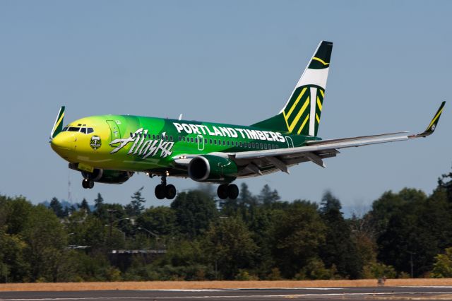 Boeing 737-700 (N607AS) - The Alaska Portland Timbers 737-700.