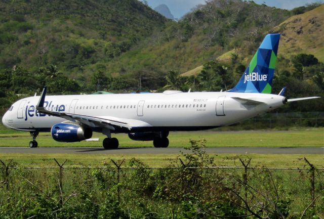 Airbus A321 (N934JB)