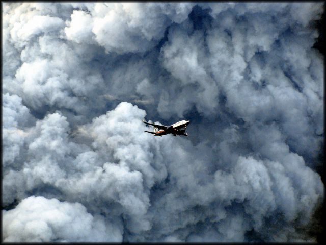 Boeing 737-700 — - The Gulf Explosion  (October 23, 2009) - AirTran  Photo 7: Tomas Del Coro 10-23-2009  The last photo I took. Very real, not fake or photoshop. Greetings to all. Puerto Rico