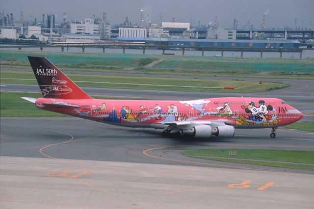 Boeing 747-400 (domestic, no winglets) (JA8904) - Taxing at Tokyo-Haneda Intl Airport on 2001/06/12 " JAL Dream Express c/s "