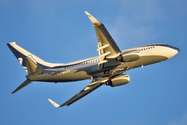 Boeing 737-700 (N101TD) - Kissed by the setting sun on departure from 23-R on 09-25-22 headed to VNY.