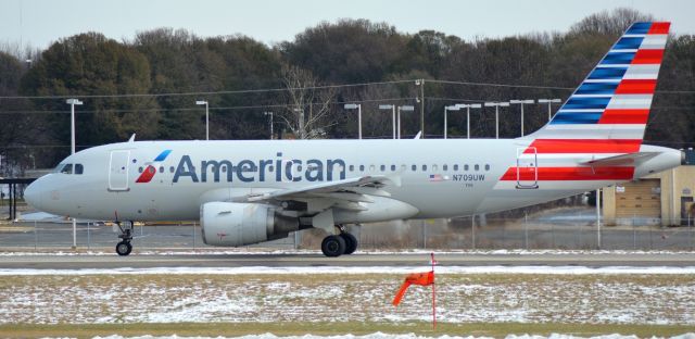 Airbus A319 (N709UW) - Overlook. Taxiing to runway 18C.