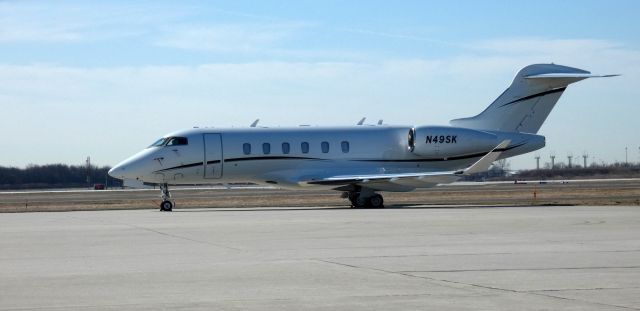 Canadair Challenger 350 (N49SK) - Catching some Tarmac time in this Bombardier Canadair Challenger 350 in the Spring of 2021.