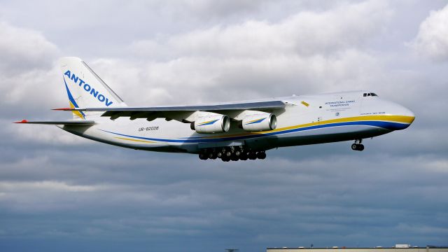 Antonov An-124 Ruslan (UR-82008) - ADB1588 from KAFW on final to Rwy 16R on 9/19/15. (ln 01-06 / cn 19530501006). The aircraft is delivering parts to Boeing.