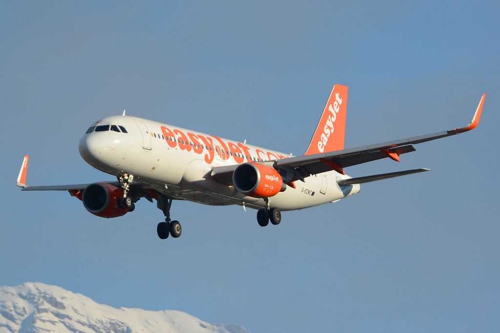 Airbus A320 (G-EZWZ)