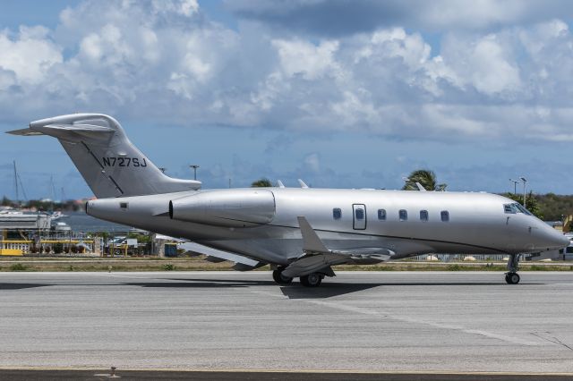 Bombardier Challenger 300 (N727SJ)