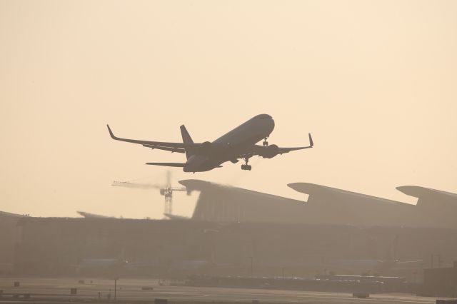 BOEING 767-300 (N171DN)