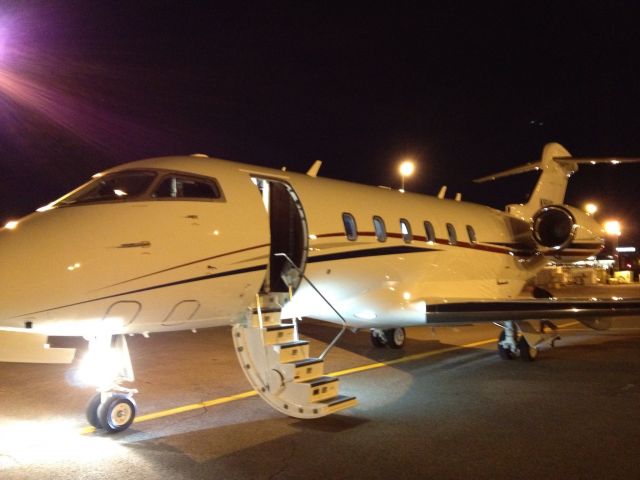 Bombardier Challenger 300 (N91HK)