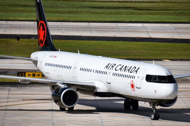 Airbus A321 (C-GIUF) - C-GIUF (Airbus A321-200) arriving into Tampa International from Toronto-Pearson International (YYZ) as AC938