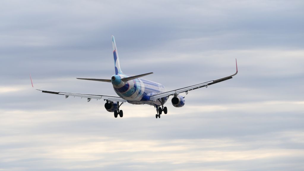 Airbus A321 (N975JT)