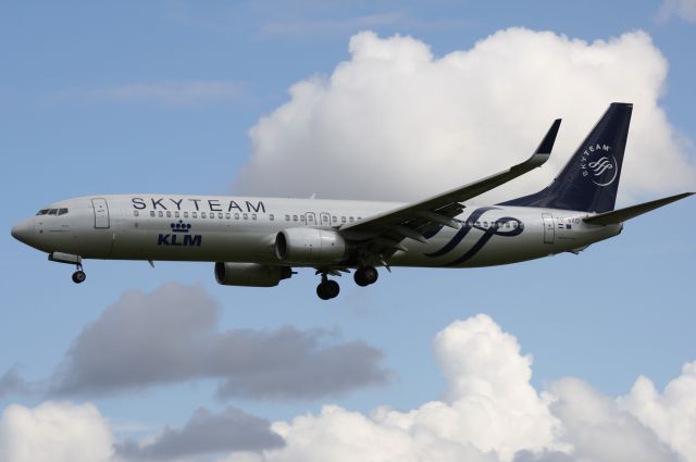 Boeing 737-700 (PH-BXO) - My first shot of the KLM skyteam livery.