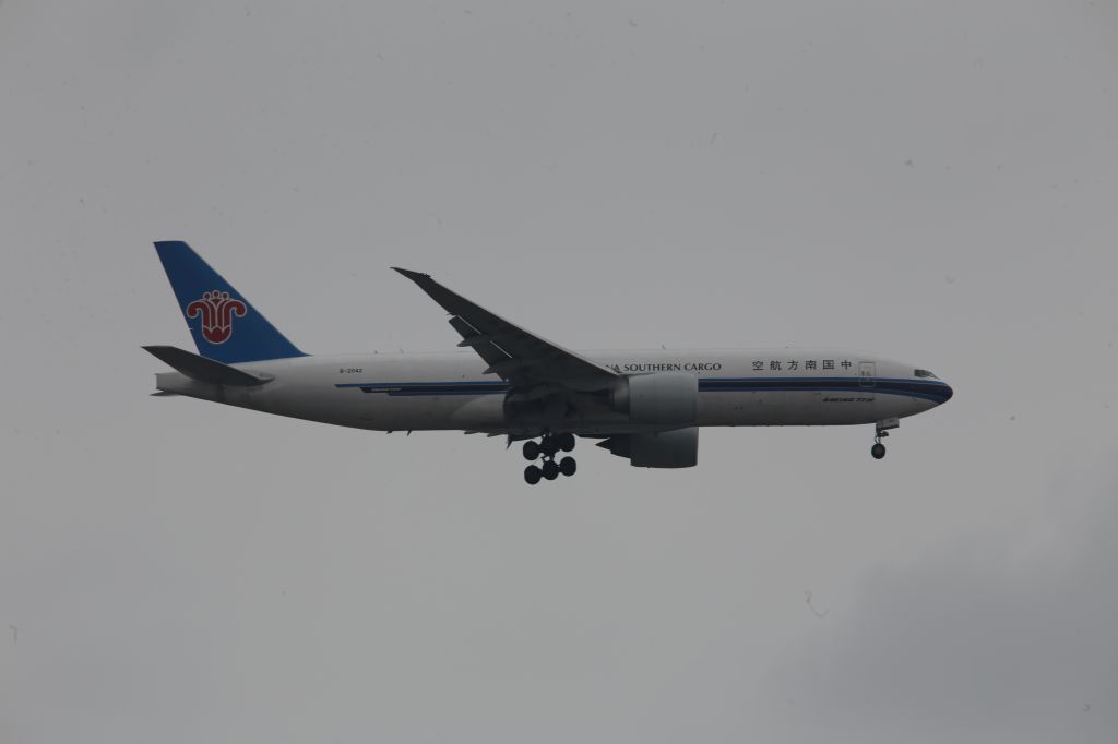 BOEING 777-200LR (B-2042)