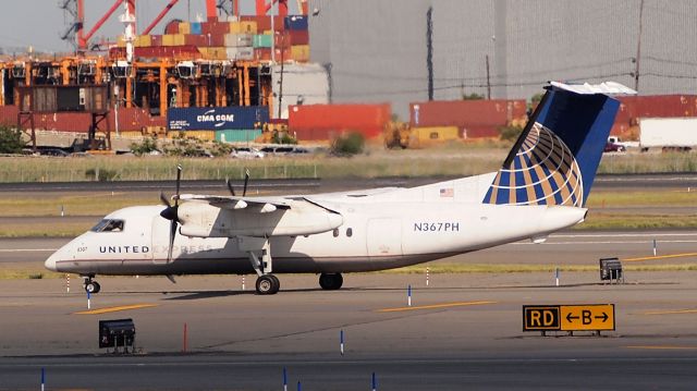 de Havilland Dash 8-200 (N367PH)